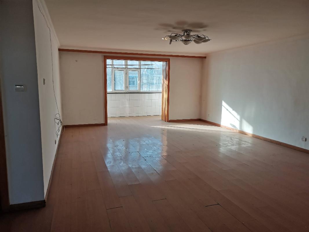 长春市经开拖拉机厂宿舍4号楼4楼住宅
