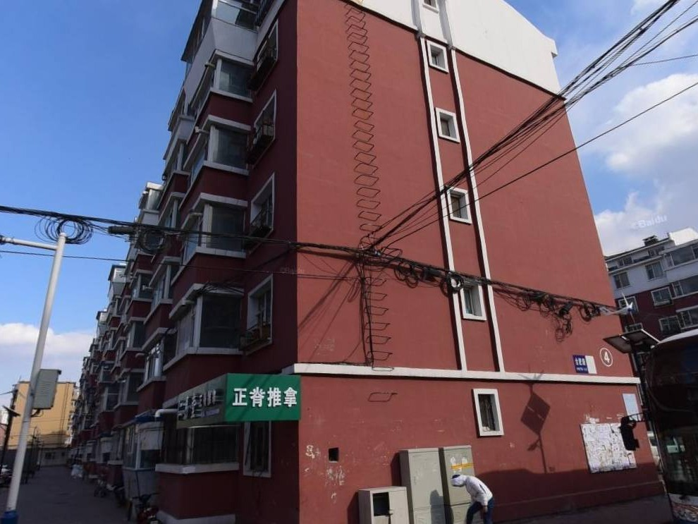 长春市经开拖拉机厂宿舍4号楼4楼住宅