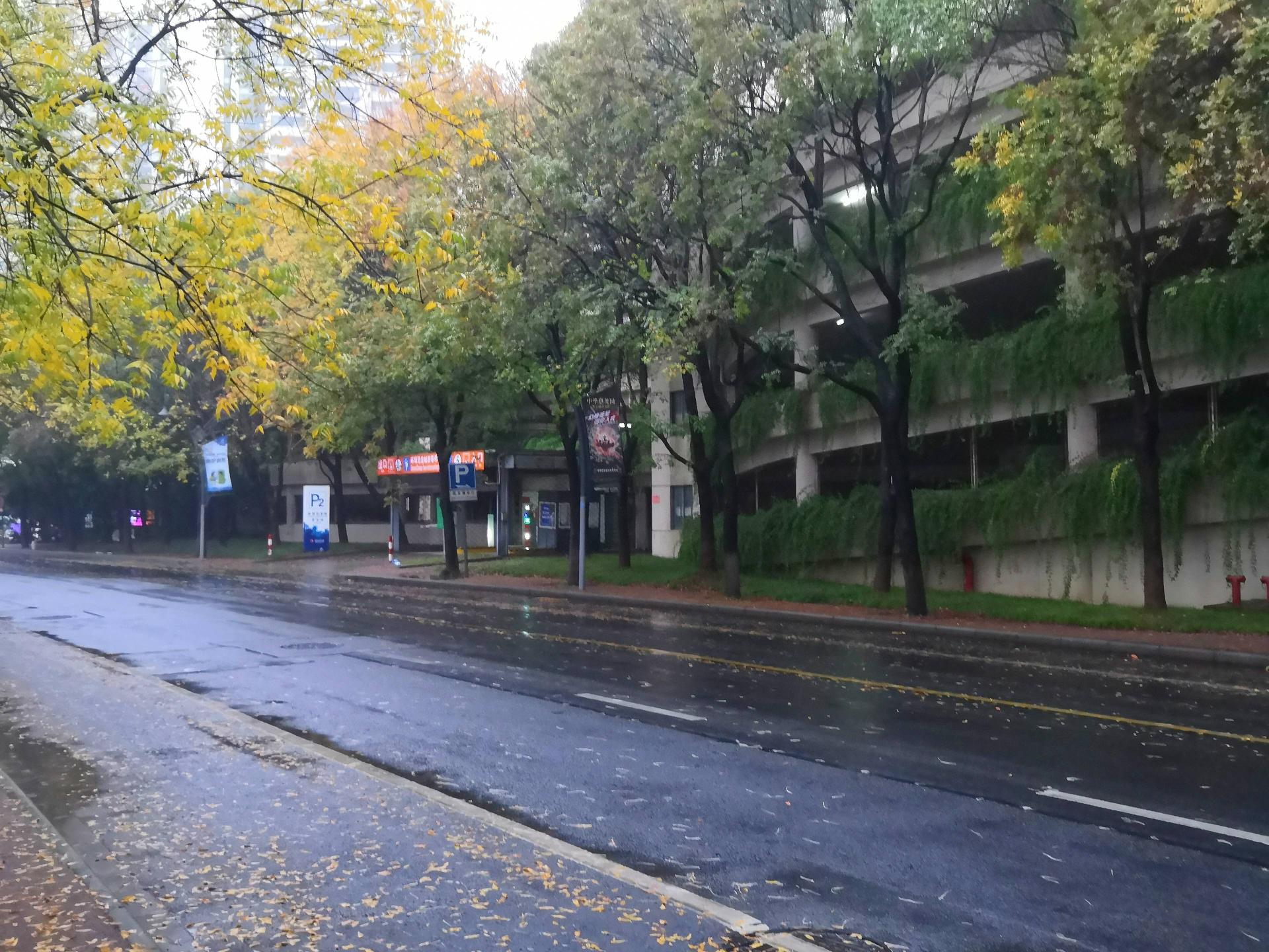 龙控集团停车楼三楼部分场地租赁招租公告