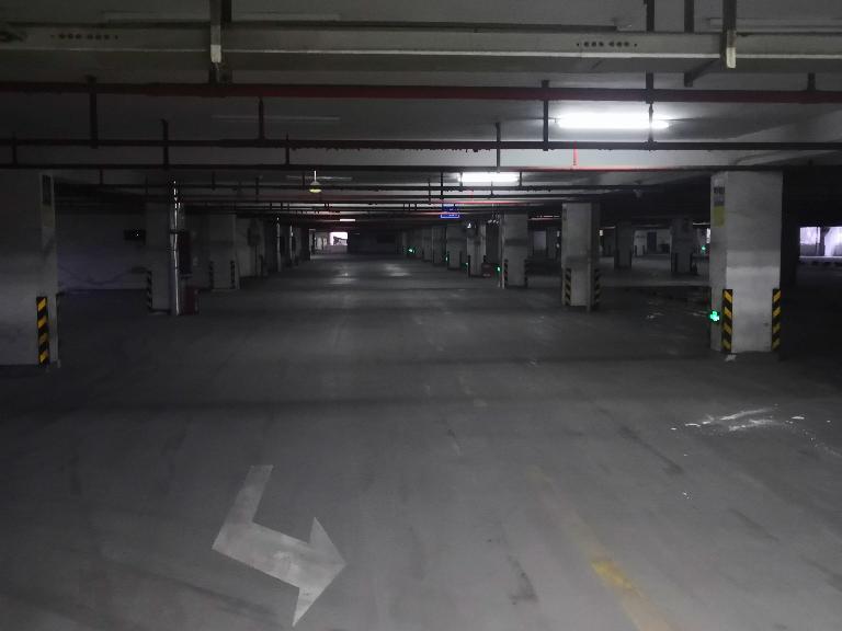 龙控集团停车楼三楼部分场地租赁招租公告