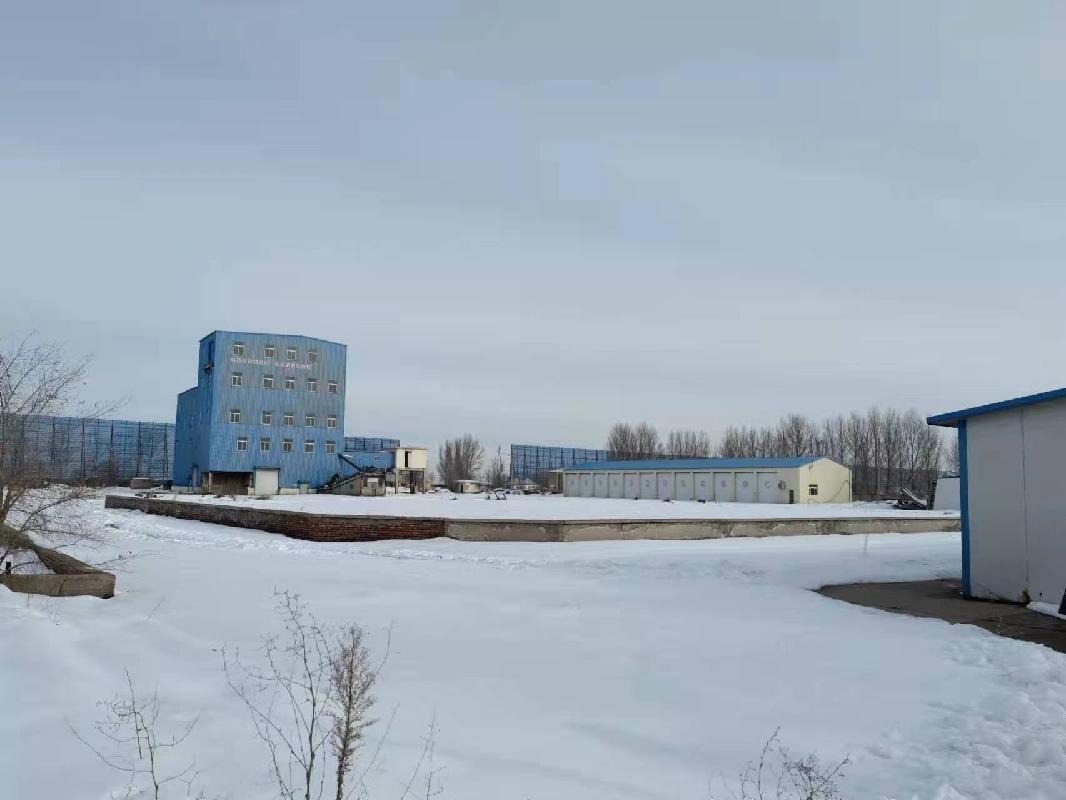 通辽市阿其玛大街以南、煤炭三路以西、煤炭一路以北工业用地及地上构筑物、机器设备转让项目（不单独转让）