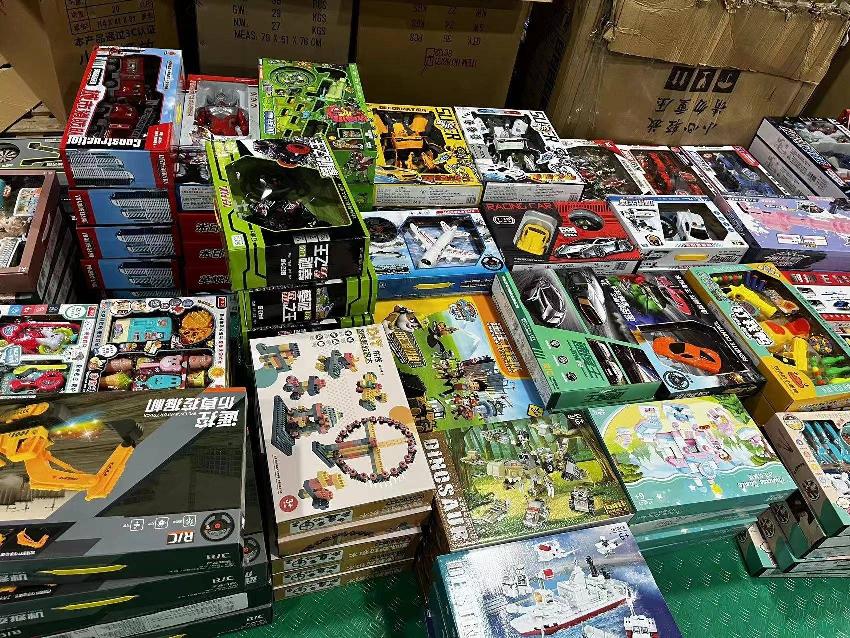 打包清仓：一批杂款玩具（100套）款式随机转让公告