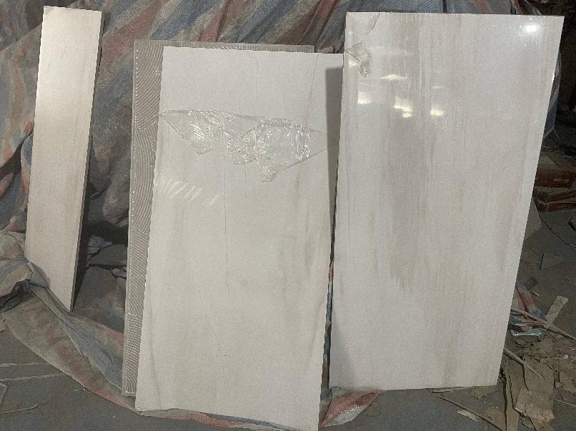 打包清仓：一批道格拉斯品牌瓷砖50片转让公告