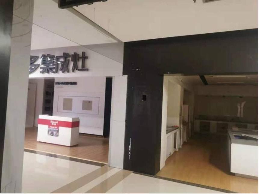 长沙市中意一路农博会展中心日用 品批发大市场南侧商铺