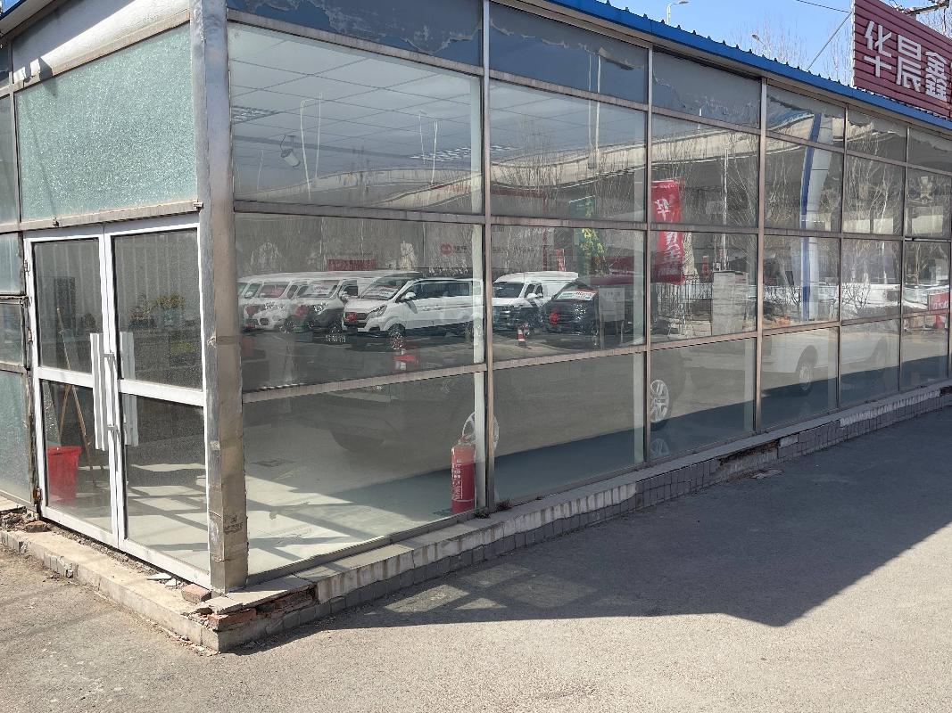 吉林市恒信仓储咨询有限公司位于吉林市船营区和平路3377号A号4S店整体降价出租