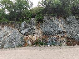 青阳县太子山水泥用石灰岩矿开拓道路拟动用石灰岩矿（约2.45万吨）转让公告(国资监测编号GR2023AH2004096)