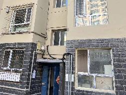 内蒙古金创供应链管理有限公司持有的回民区公园西路市国税局住宅楼1单元6层15号房产转让