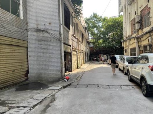 郴州市飞虹路1-2、3、7号（原群艺馆附近）杂房出租