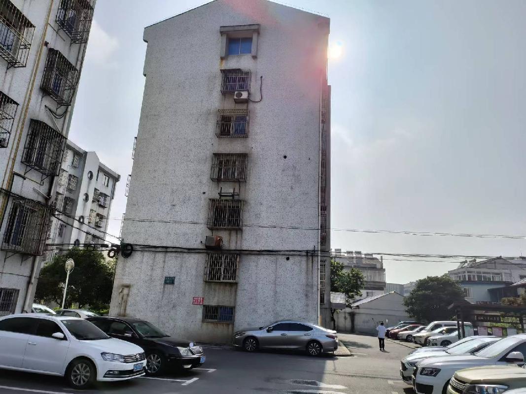 溧阳市溧城镇金厦花园6幢1单元402室房产转让公告(国资监测编号GR2023JS2001696)