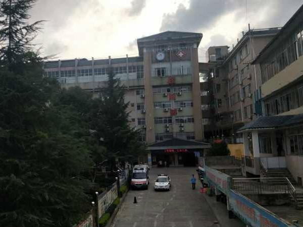 南丹县人民医院城关镇民行中路11号土地使用权、地上建筑物及部分固定设备捆绑转让项目