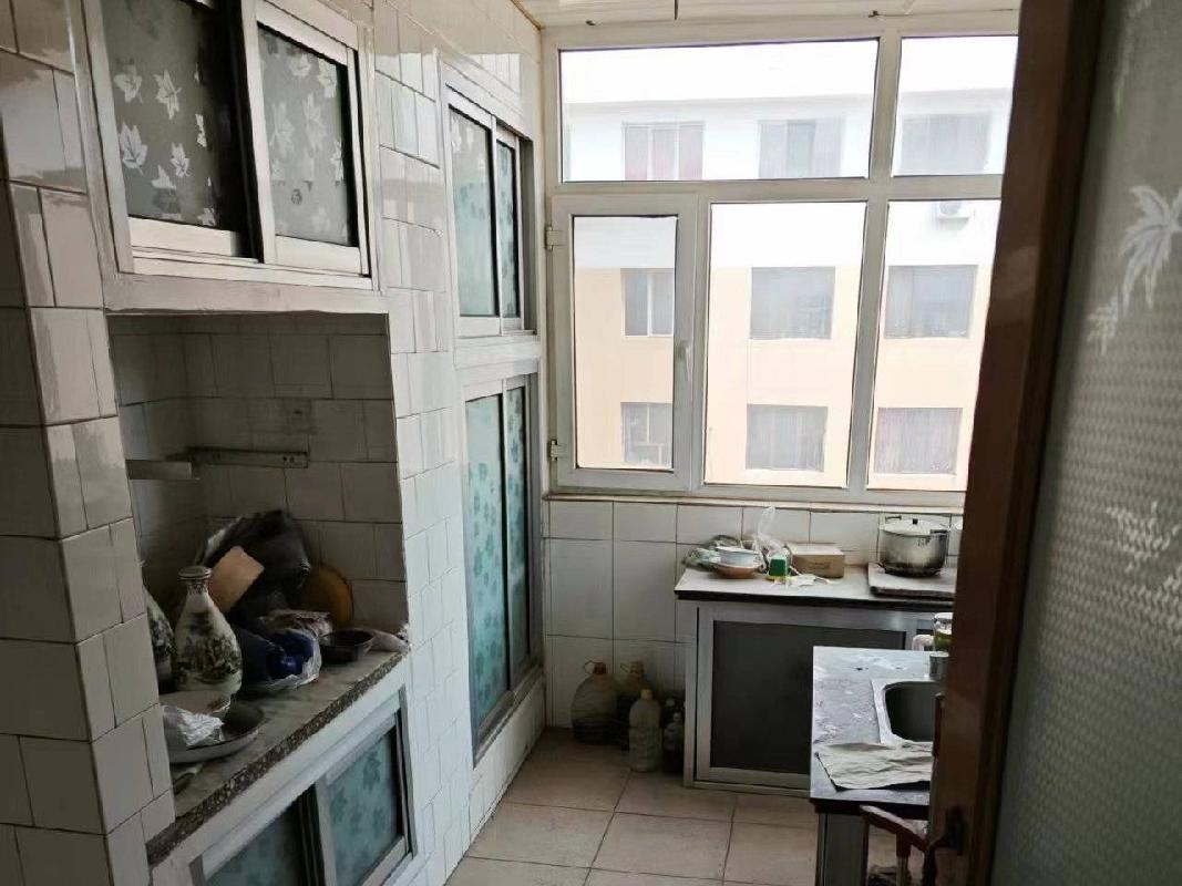 内蒙古自治区土右旗萨拉齐镇交通街阿刀亥西大院（西）5号楼5楼东户和5号楼23号凉房转让项目询价