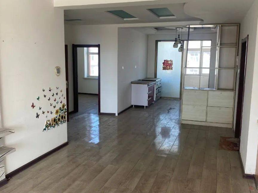 鄂温克族自治旗巴彦托海镇索伦大街天平小区1号楼1单元152住宅转让