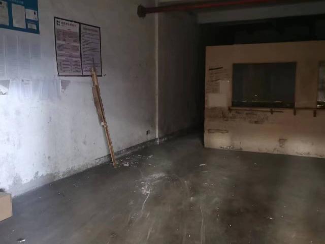 灯具城物流园17栋第6间招租公告