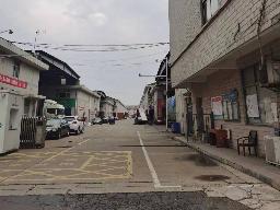 灯具城物流园17栋第5间招租公告