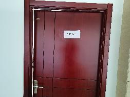 内蒙古再担保股份有限公司持有的赛罕区鄂尔多斯东街金融住宅小区2号楼14层1402-4房屋公开出租