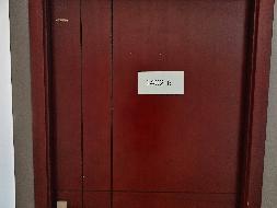 内蒙古再担保股份有限公司持有的赛罕区鄂尔多斯东街金融住宅小区2号楼14层1402-6房屋公开出租