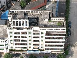 柳州市鹿寨县鹿寨镇西闸塘路原国土局办公楼2至6层及院内场地招租项目(三次挂牌)