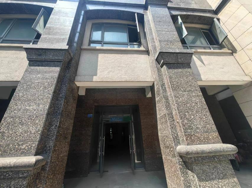 常州市天鹅湖花园7-110号商铺转让公告