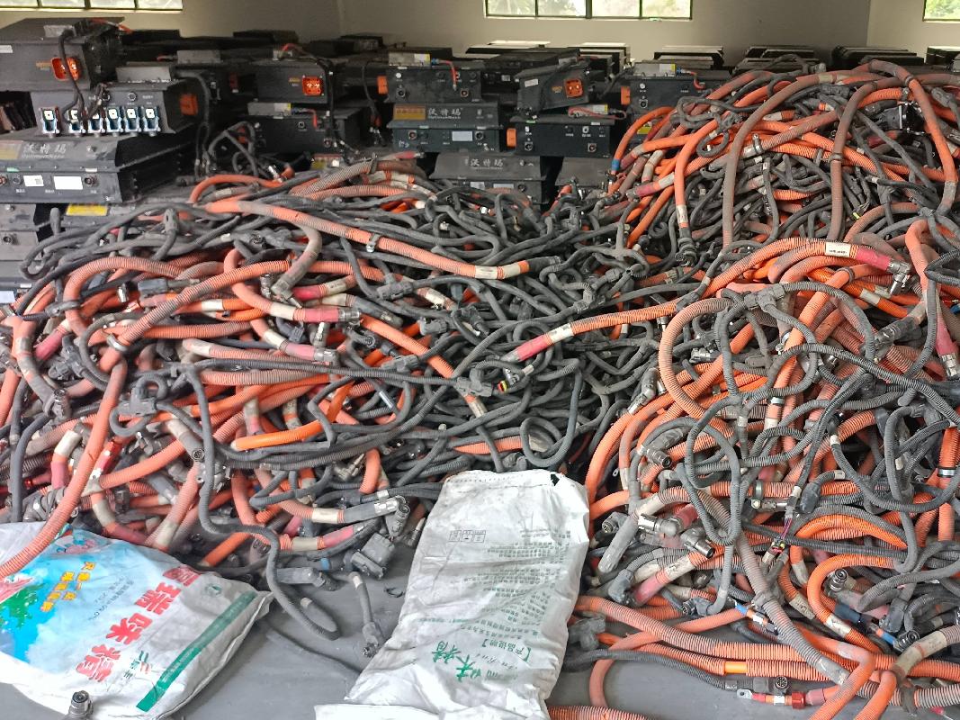 一批公交车废旧线束、控制箱转让