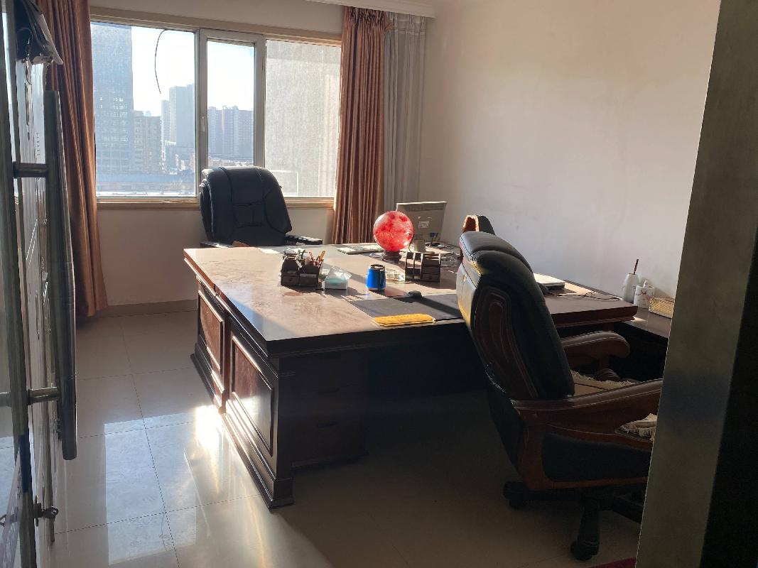 鄂尔多斯市东胜区伊化北路10号街坊盘恒花苑小区8号楼2单元1003室