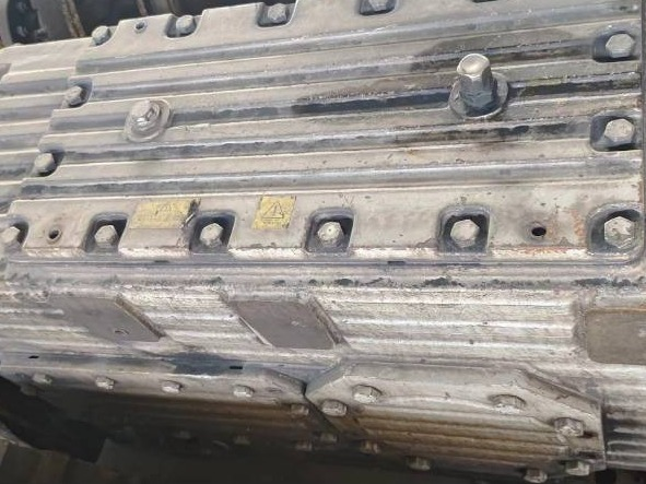 SGB1400/132V刮板输送机（含箱体、电机、减速机、耦合器）处置(四次挂牌)