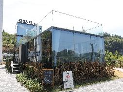 矮寨大桥吉首岸原悬崖咖啡商铺出租(国资监测编号GR2023HN1001536)