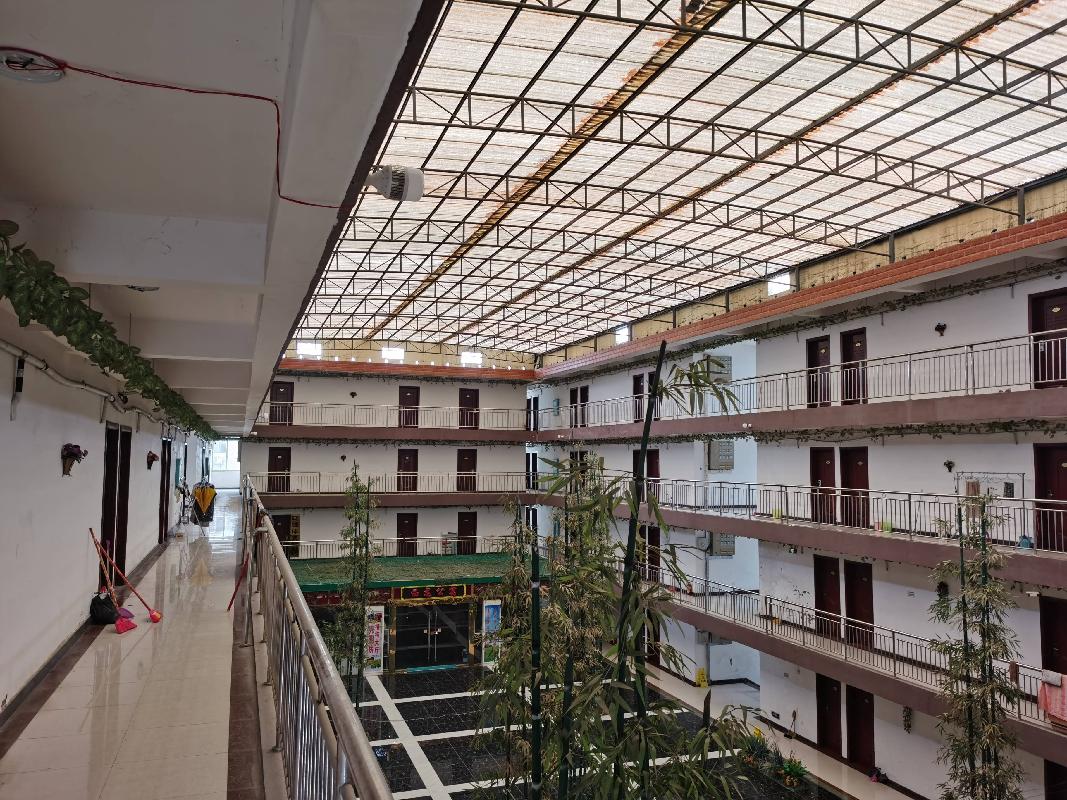 广西桂林市雁山区雁山镇漓江学院大门侧对面西龙公寓共52套房屋使用权转让公告