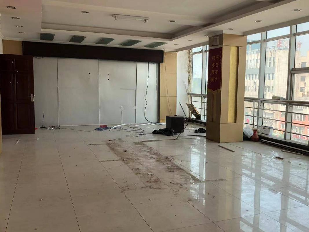 通辽市科尔沁区明仁办事处军供站综合楼（明仁五街坊）出售