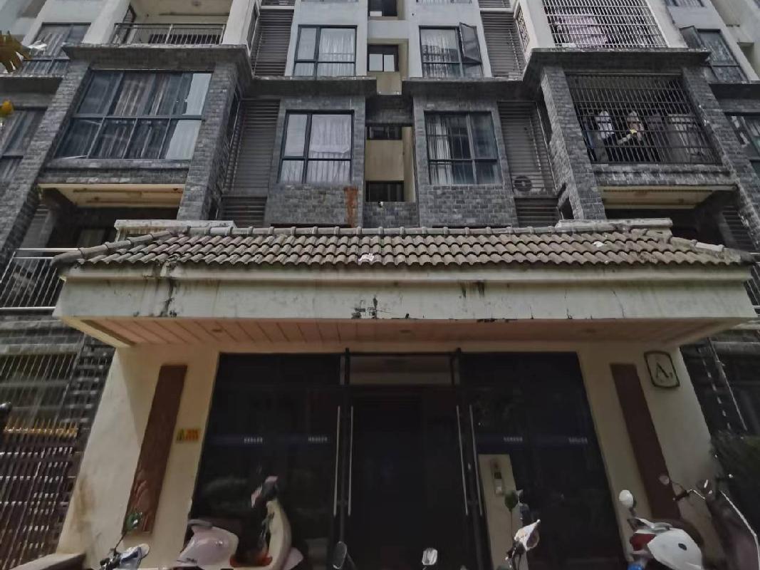 万宁市万城镇人民东路南侧北门洋地段宝安椰林湾11号楼A单元110房（罚没资产）（中共四子王旗纪律检查委员会）