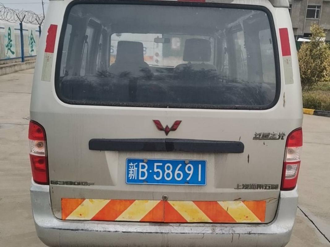 新疆新能源（集团）准东环境发展有限公司转让所属两辆公务用车（五菱牌新B58691、金杯牌新B81277）