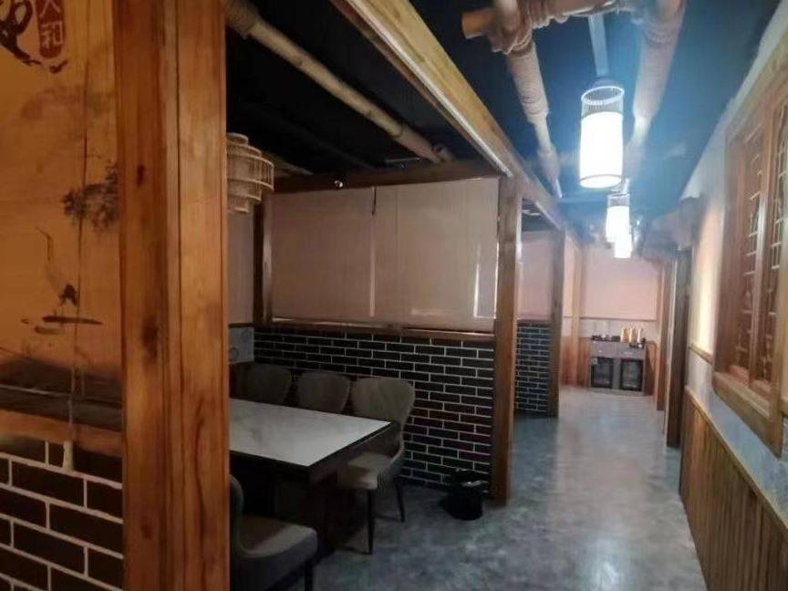 盛乐经济园区润宇建材城C1#楼101、301号整体出售