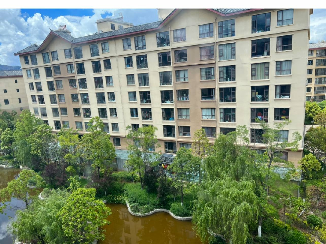 位于丽江市玉龙县青龙南路中正苑小区房产(二次挂牌)