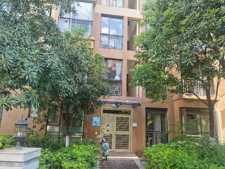 位于丽江市玉龙县青龙南路中正苑小区房产(二次挂牌)
