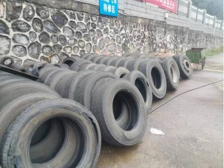 一批废旧公交车轮胎转让