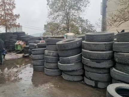 一批废旧公交车轮胎转让