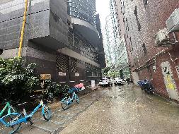 广州市越秀区广州大道中619号嘉诚国际公寓613号101、201、301房产转让项目(二次挂牌)