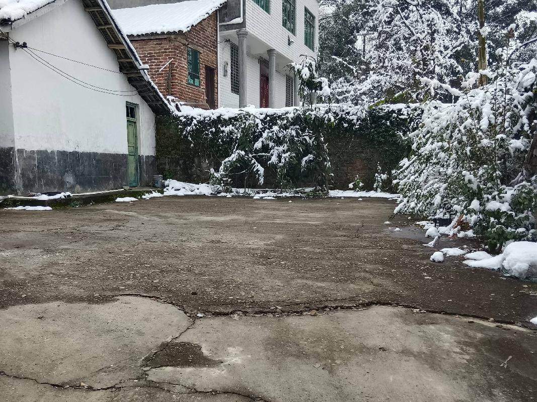 安仁县龙市乡玉峰村龙市道班1栋资产转让