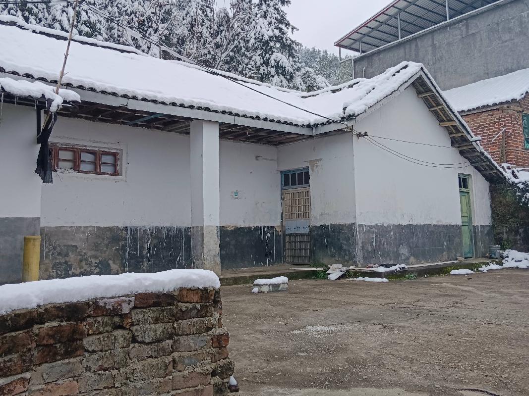 安仁县龙市乡玉峰村龙市道班1栋资产转让