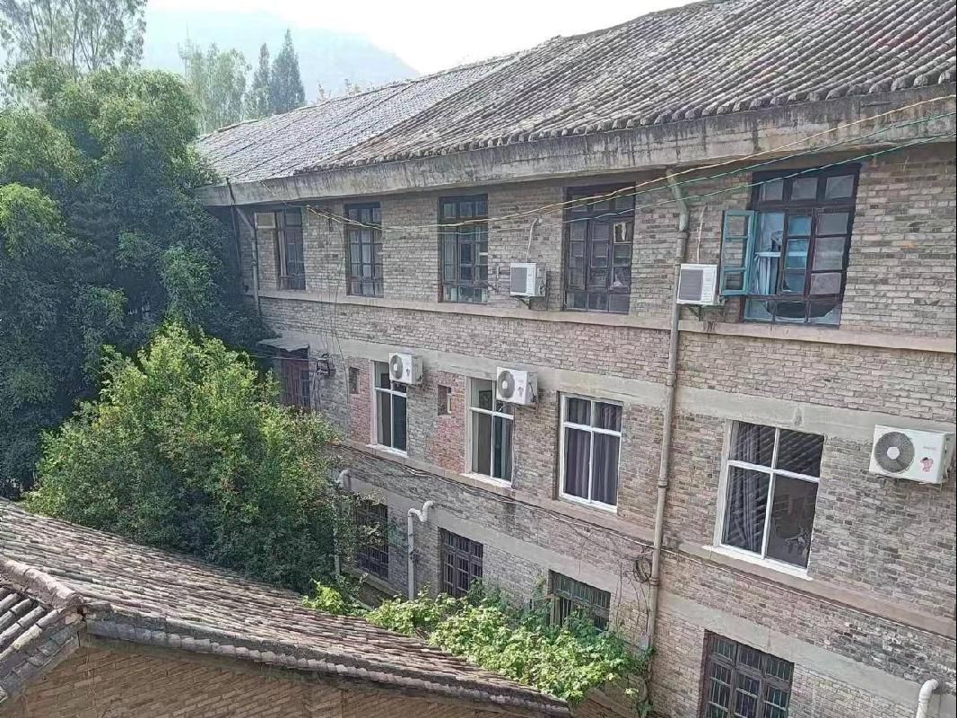 易门县绿汁镇易双路、绿汁大街办公楼及仓库(国资监测编号GR2024YN1000070)