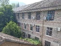 易门县绿汁镇易双路、绿汁大街办公楼及仓库(国资监测编号GR2024YN1000070)