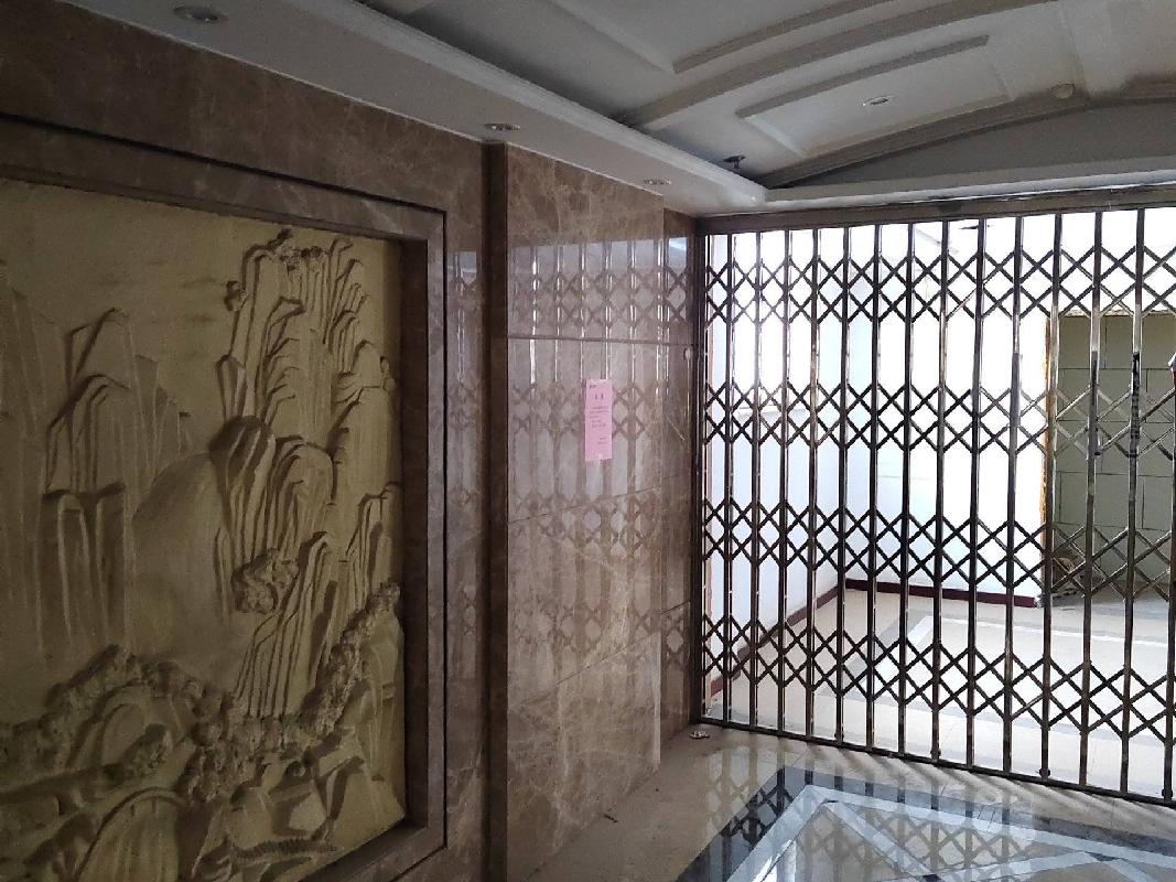 内蒙古自治区呼和浩特市赛罕区锡林南路东侧恩和家园第玖幢南一层底商南B1、南B2、南B3、南B4、东D4号商业房。2.位于呼和浩特市赛罕区锡林南路东侧恩和家园第玖幢24层办公楼询价项目