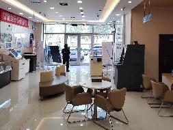 内蒙古自治区呼和浩特市赛罕区锡林南路东侧恩和家园第玖幢南一层底商南B1、南B2、南B3、南B4、东D4号商业房。2.位于呼和浩特市赛罕区锡林南路东侧恩和家园第玖幢24层办公楼询价项目