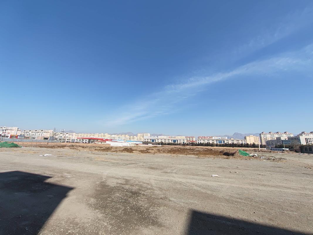 包头市土默特右旗萨拉齐镇新区科技大街南侧的土地使用权转让项目