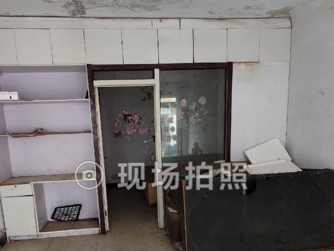 兴和蒙商村镇银行有限责任公司持有的位于内蒙古乌兰察布市兴和县旧城区光辉市场营业房1套(二次挂牌)