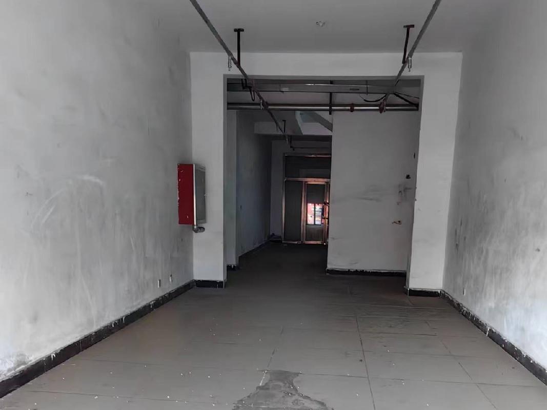 兴和蒙商村镇银行有限责任公司持有的位于内蒙古乌兰察布市兴和县新城区兴隆公路110国道南恒兴达物流园区营业房1套(二次挂牌)