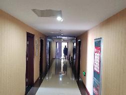 位于内蒙古自治区鄂尔多斯市乌审旗嘎鲁图镇六区赛汗路北、乌审街西侧房产，乌审旗嘎鲁图镇赛汗路北、乌审旗街西侧五区的土地使用权转让项目