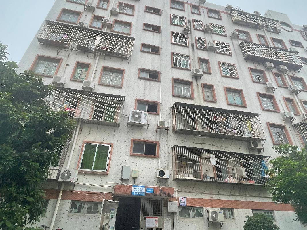 深圳市罗湖区金稻田路绿景山庄11栋501号房和珠海市香洲区前山鞍莲路89号富城花园8栋302房分别转让项目