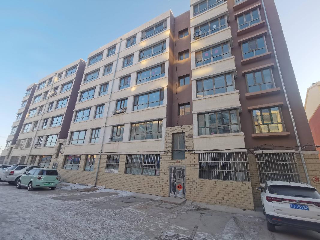 四子王旗乌兰花镇文化路南侧，金宇文苑商住小区8栋2单元6楼西户房产转让项目(二次公告）