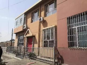 巴彦淖尔市巴镇东风管区五街坊高军商住楼3号104门店转让公告