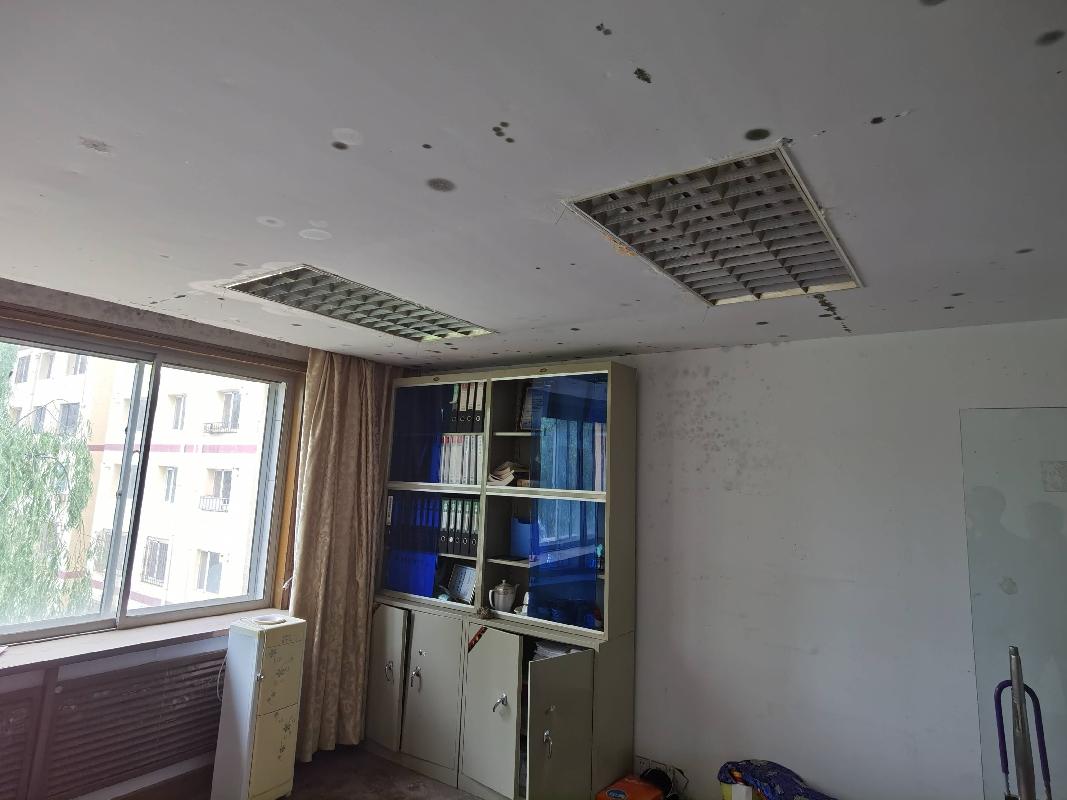 赛罕区乌兰察布东路农委大院院内1号楼3层1号、1号楼4层1号、1号楼5层1号